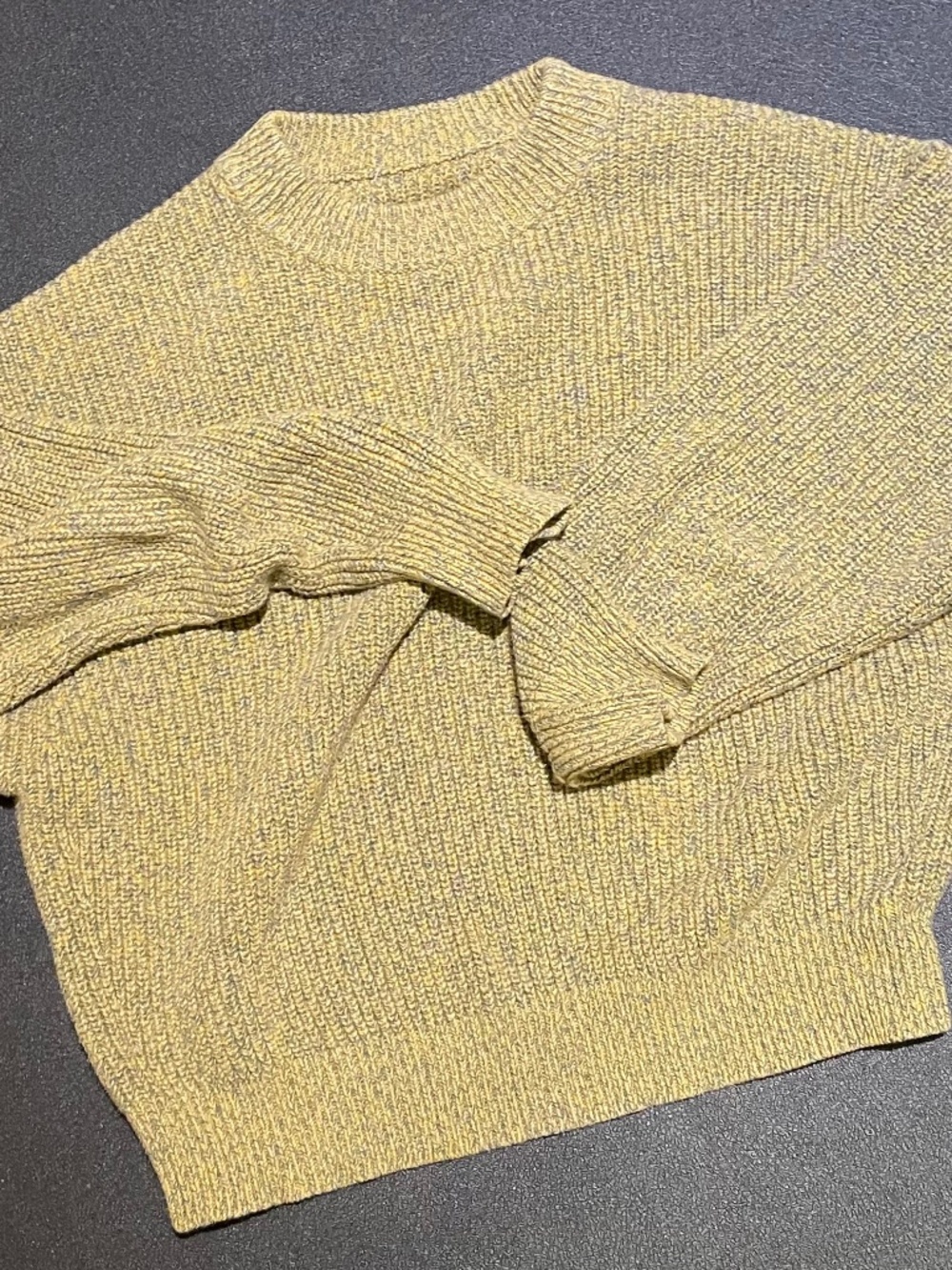 Uniqlo Marled Green & Yellow Sweater Size Medium